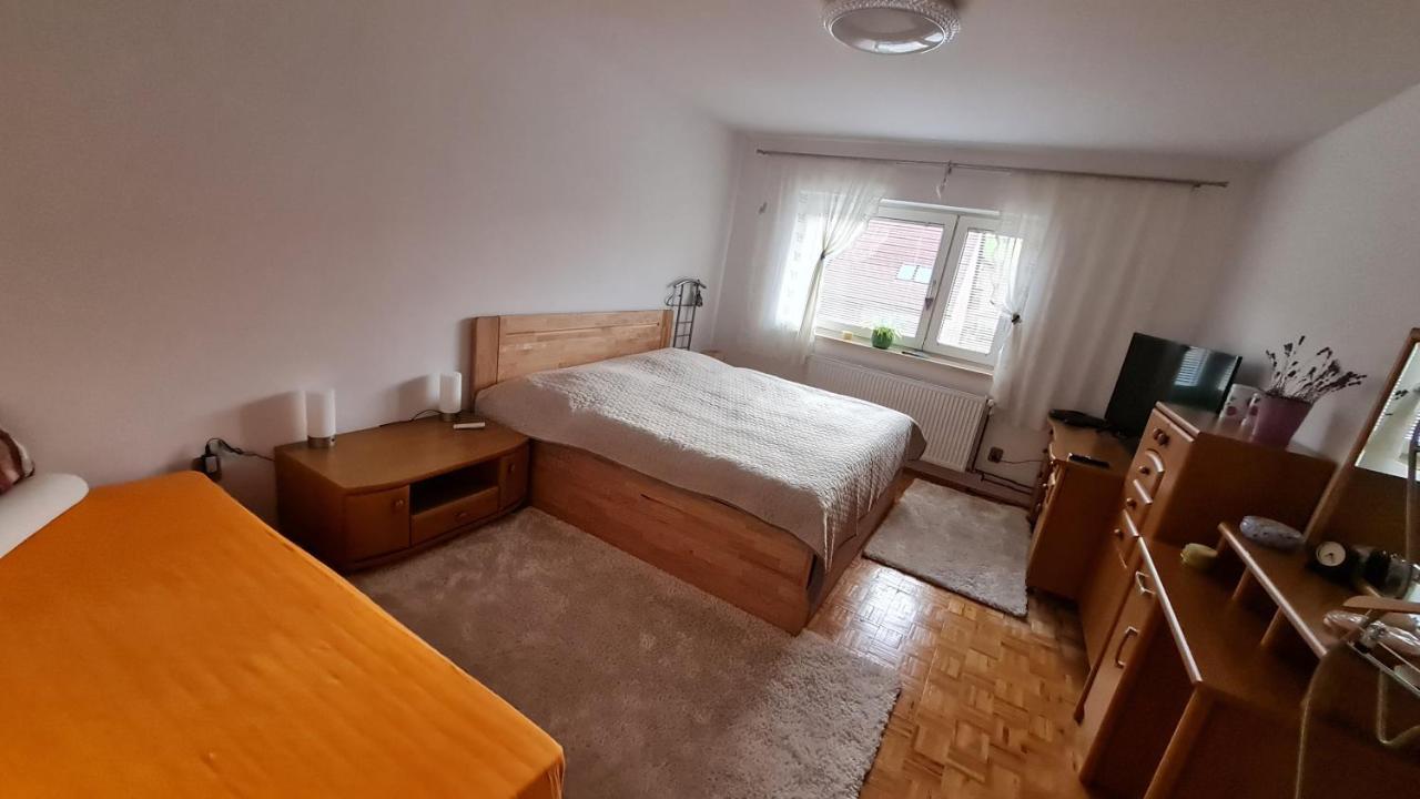 Penzion Piano Apartment ลิฟตอฟสกีมิคูลาช ภายนอก รูปภาพ