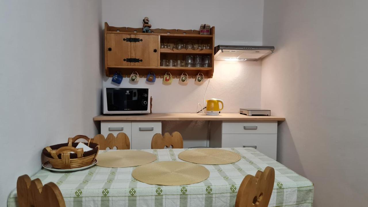 Penzion Piano Apartment ลิฟตอฟสกีมิคูลาช ภายนอก รูปภาพ