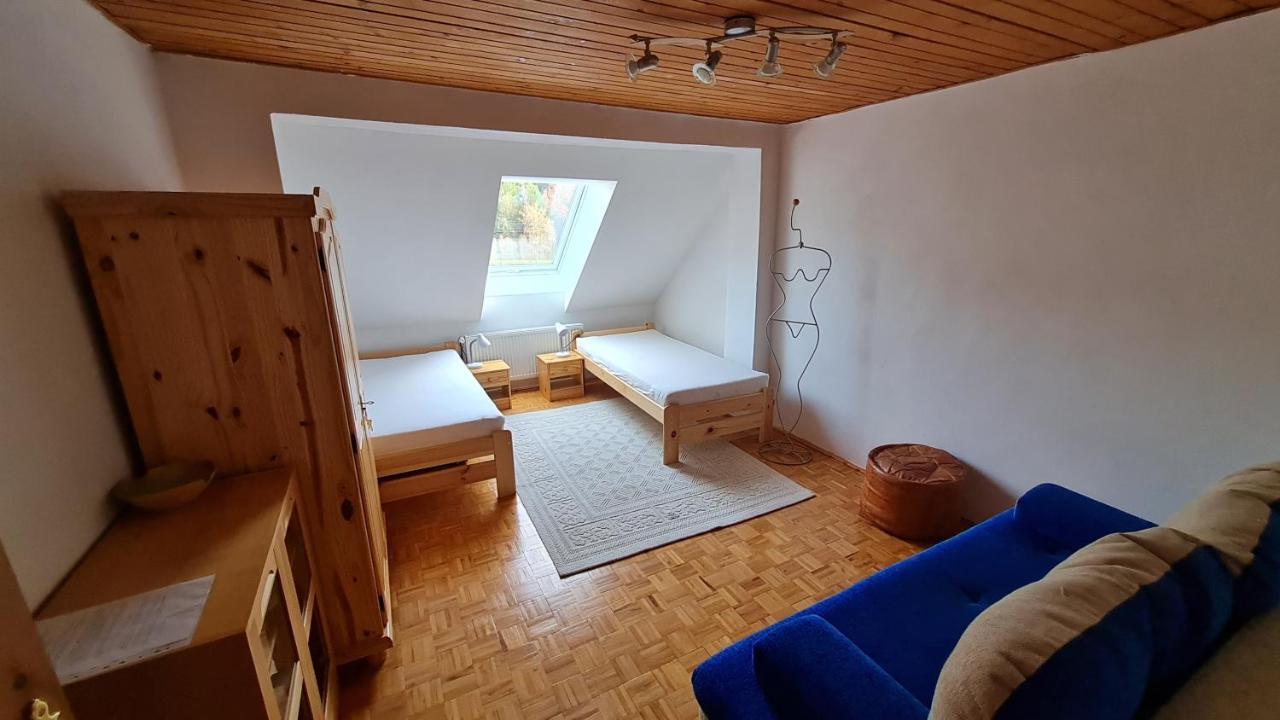 Penzion Piano Apartment ลิฟตอฟสกีมิคูลาช ภายนอก รูปภาพ